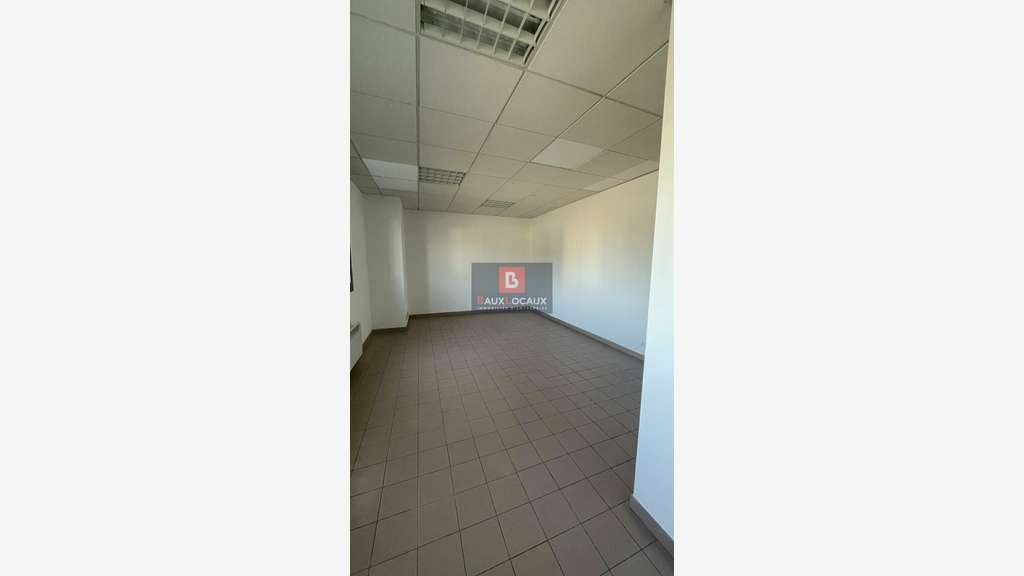 Entrepôts 85m² à louer à Avignon proche Cap Sud 