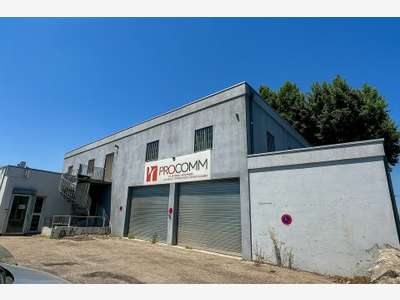 Entrepôt 400m² + bureaux 100m² à louer à Avignon