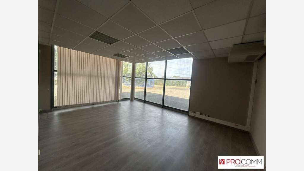 Entrepôt 1200m² + bureaux 100m² à louer à Avignon