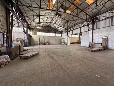 À louer entrepôt 3018m² à Avignon ZA Fontcouverte