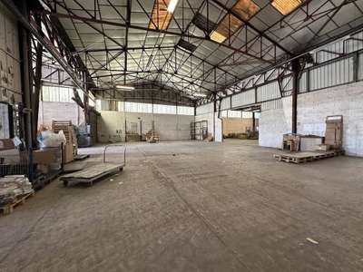 À louer entrepôt 3018m² à Avignon ZA Fontcouverte