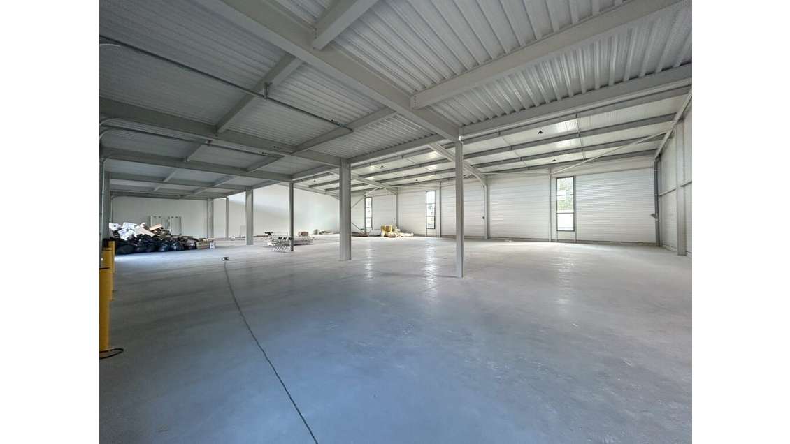 À louer locaux d'activités de 330 à 667m² Avignon