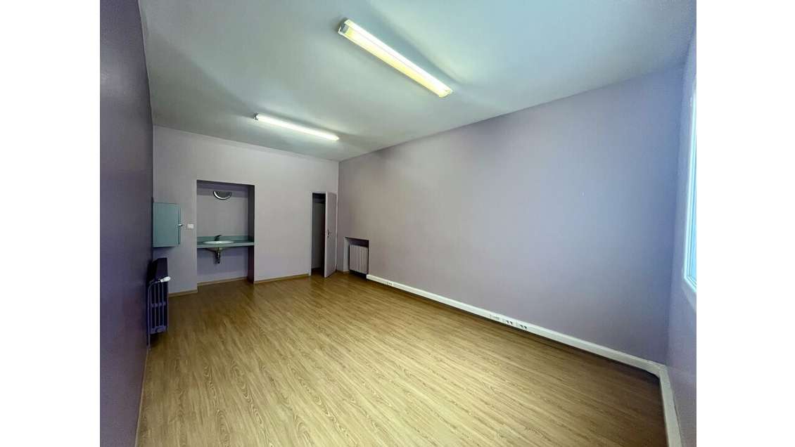 A louer local professionnel 146m² à Avignon centre