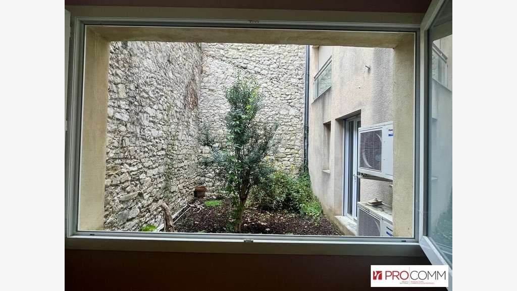 A louer local professionnel 146m² à Avignon centre