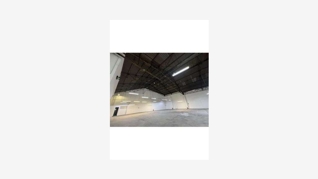 A louer local d'activité 800m² Avignon Av. Semard