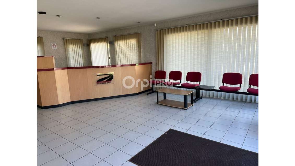 Local d'activité 309m² à louer à Avignon Courtine