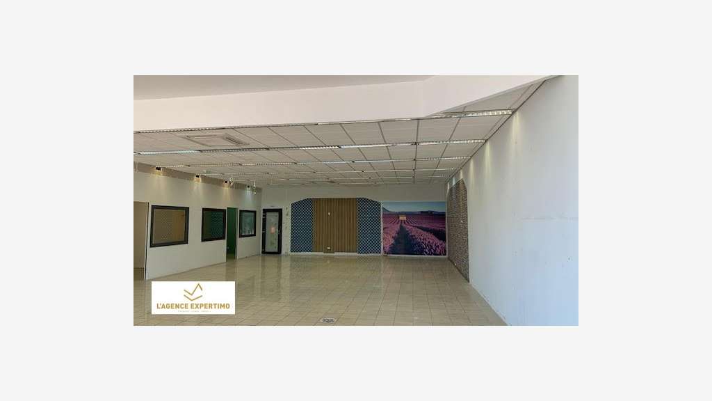 Location très beau local 472m² à Avignon