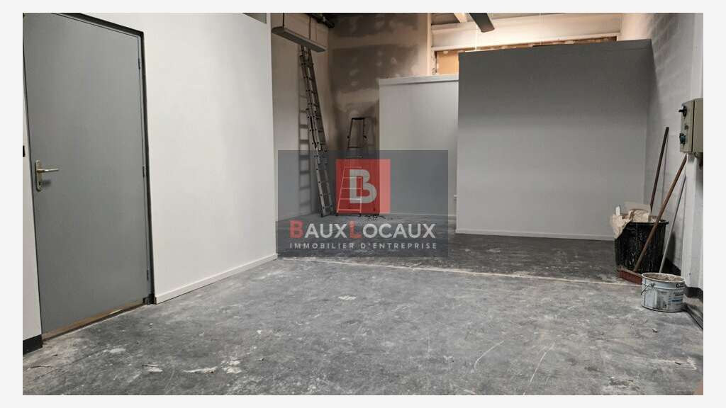 Loue local mixte 100m² Zone Industrielle Avignon