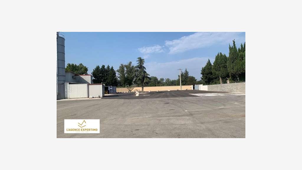 A LOUER ENTREPÖTS 150 M² et 460 M² BUREAUX 63M² e
