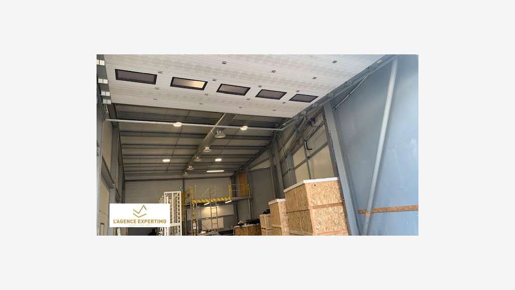 A LOUER ENTREPÖTS 150 M² et 460 M² BUREAUX 63M² e
