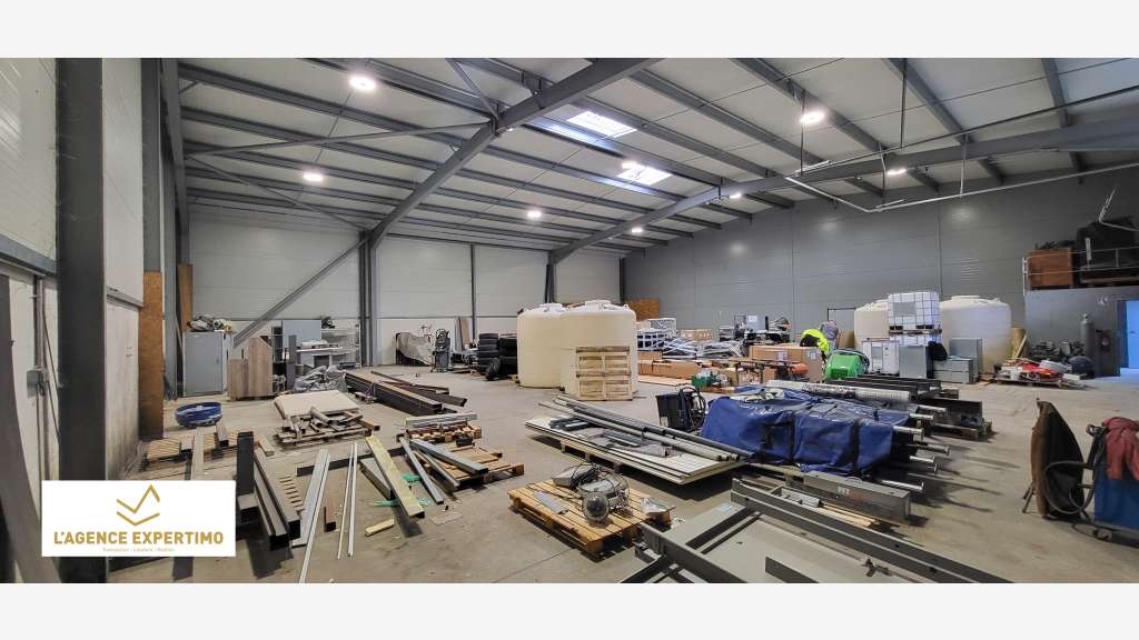 A LOUER ENTREPÖTS 150 M² et 460 M² BUREAUX 63M² e