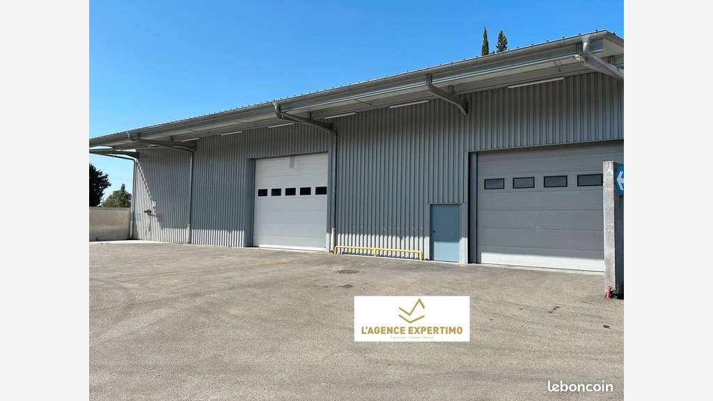 A LOUER ENTREPÖTS 150 M² et 460 M² BUREAUX 63M² e