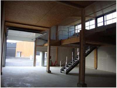À louer – Local d'activités de 215 m² dans le vill