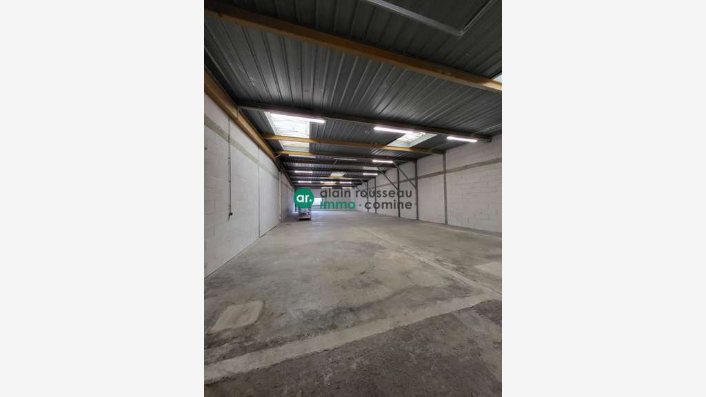 A louer entrepôt 130m² avec bureau à Avrillé 