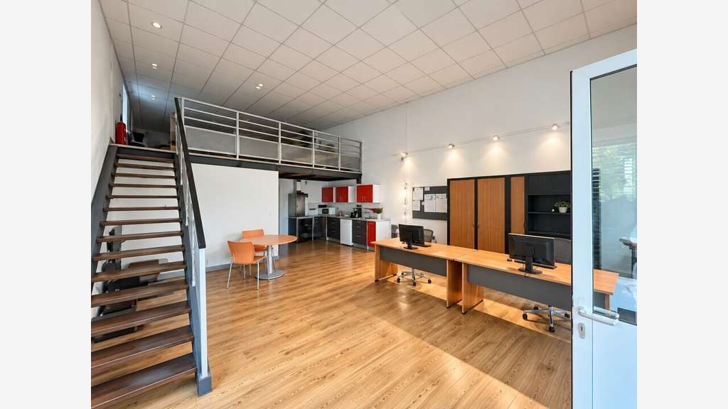 Entrepôt de 177m² à louer à Ayguemorte les Graves
