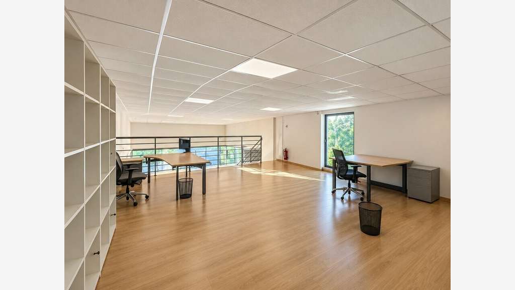 Entrepôt de 177m² à louer à Ayguemorte les Graves