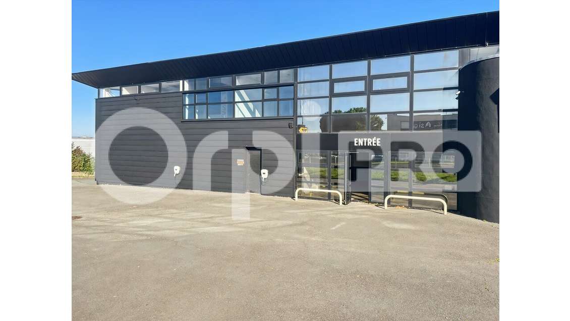 A louer local 442m² bel emplacement à Aytré