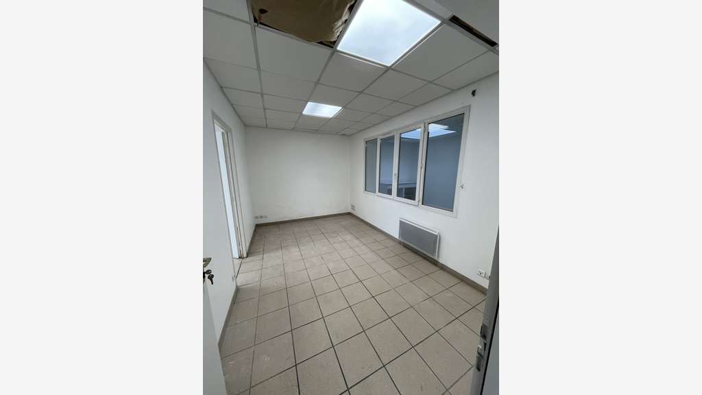 A louer bâtiment d'activité 245m² ZA Aytré