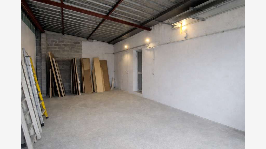 Location local d'activité 138m² ZA La Rochelle