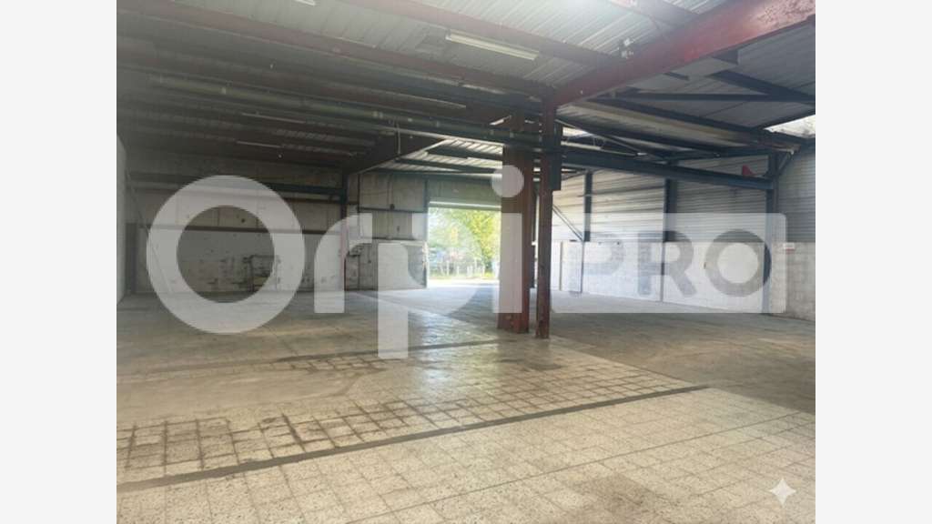 A louer espace de stockage 400m² en ZA La Rochelle