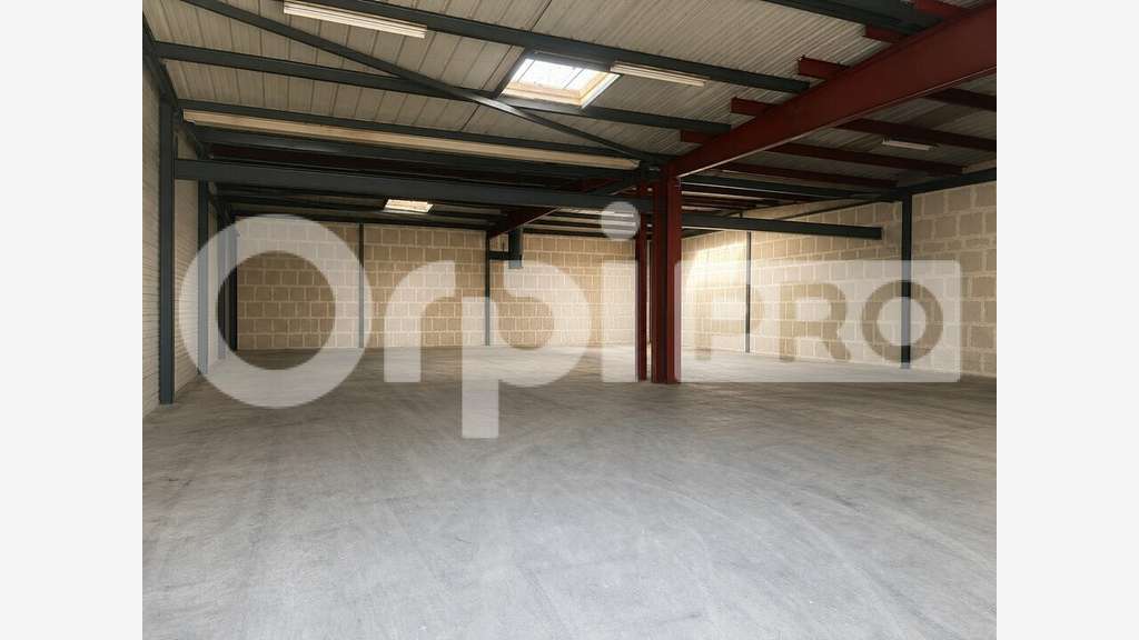 A louer espace de stockage 400m² en ZA La Rochelle