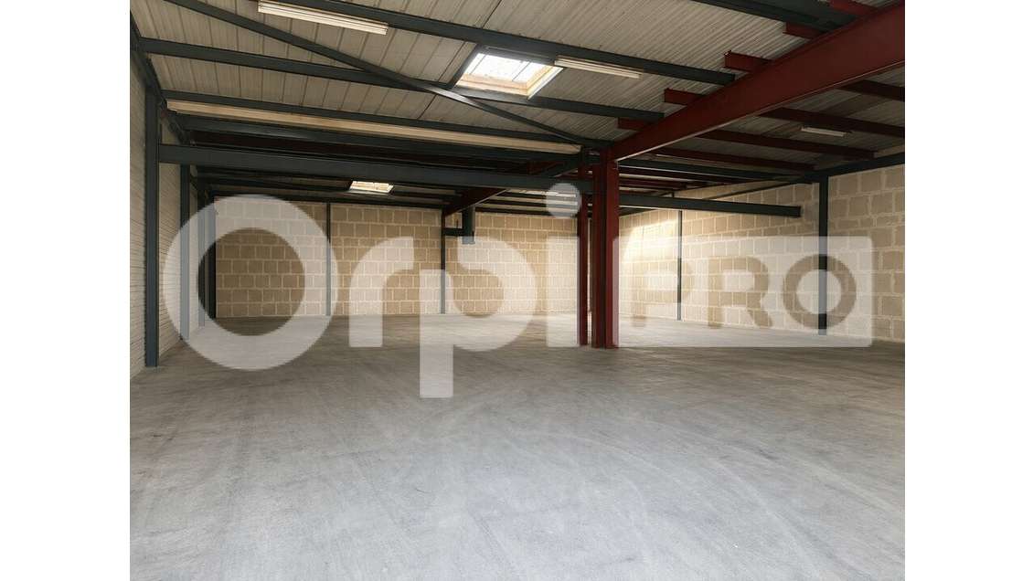 A louer espace de stockage 400m² en ZA La Rochelle