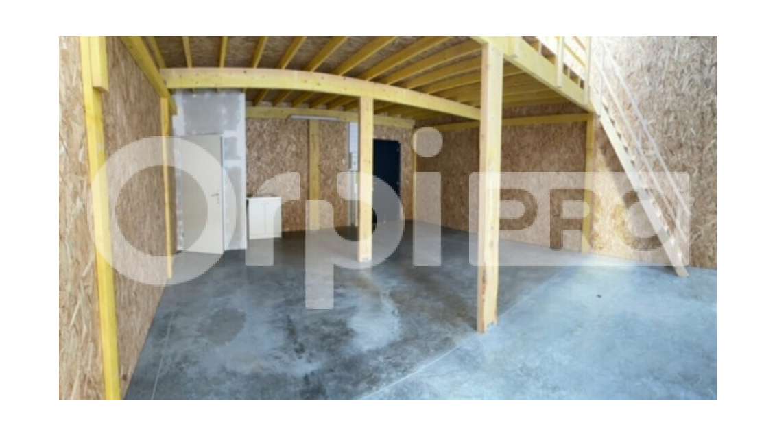 A louer local d'activité de 180m² à Bagnols