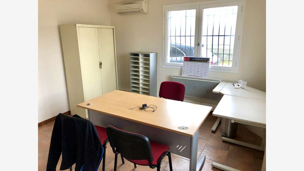ENTREPOT 680M² BAGNOLS SUR CEZE
