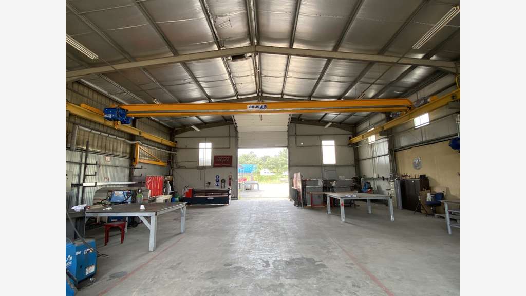 ENTREPOT 680M² BAGNOLS SUR CEZE