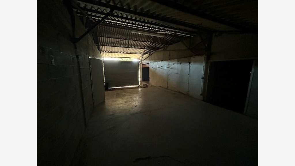 A louer local d'activité 300m² à Bagnols sur Cèze
