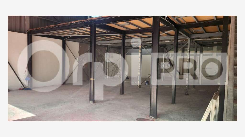 Entrepôt 285m² à louer à Baie-Mahault Jarry