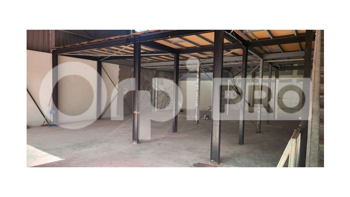 Entrepôt 285m² à louer à Baie-Mahault Jarry