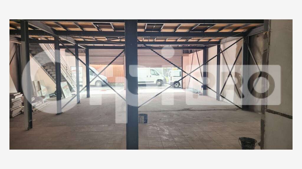 Entrepôt 285m² à louer à Baie-Mahault Jarry