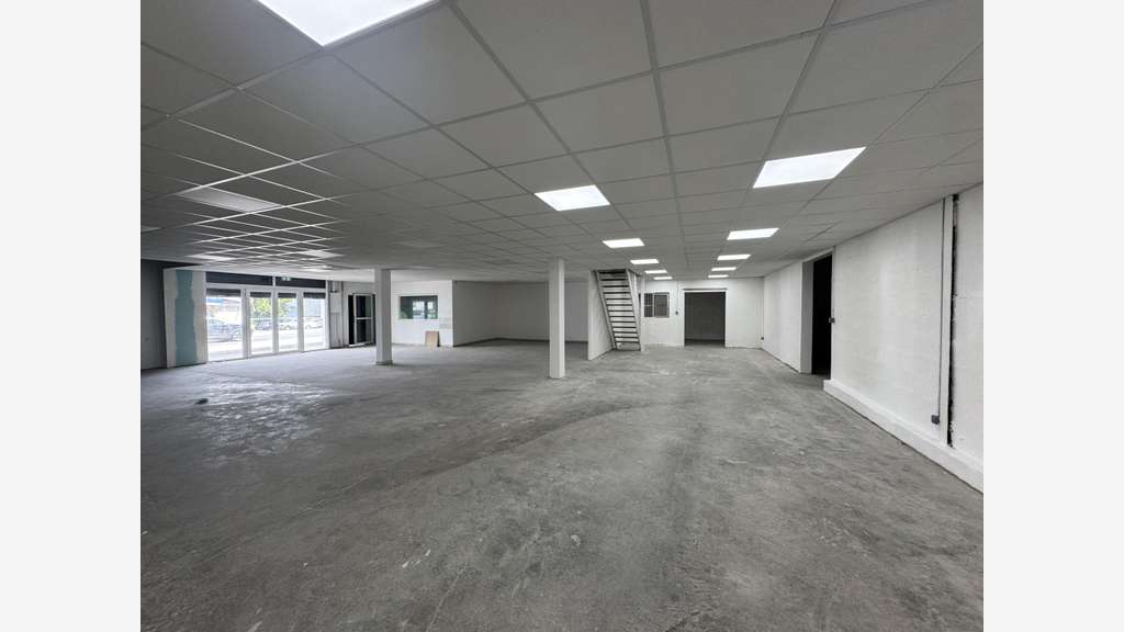 A louer local commercial 186m² Baie-Mahault Jarry