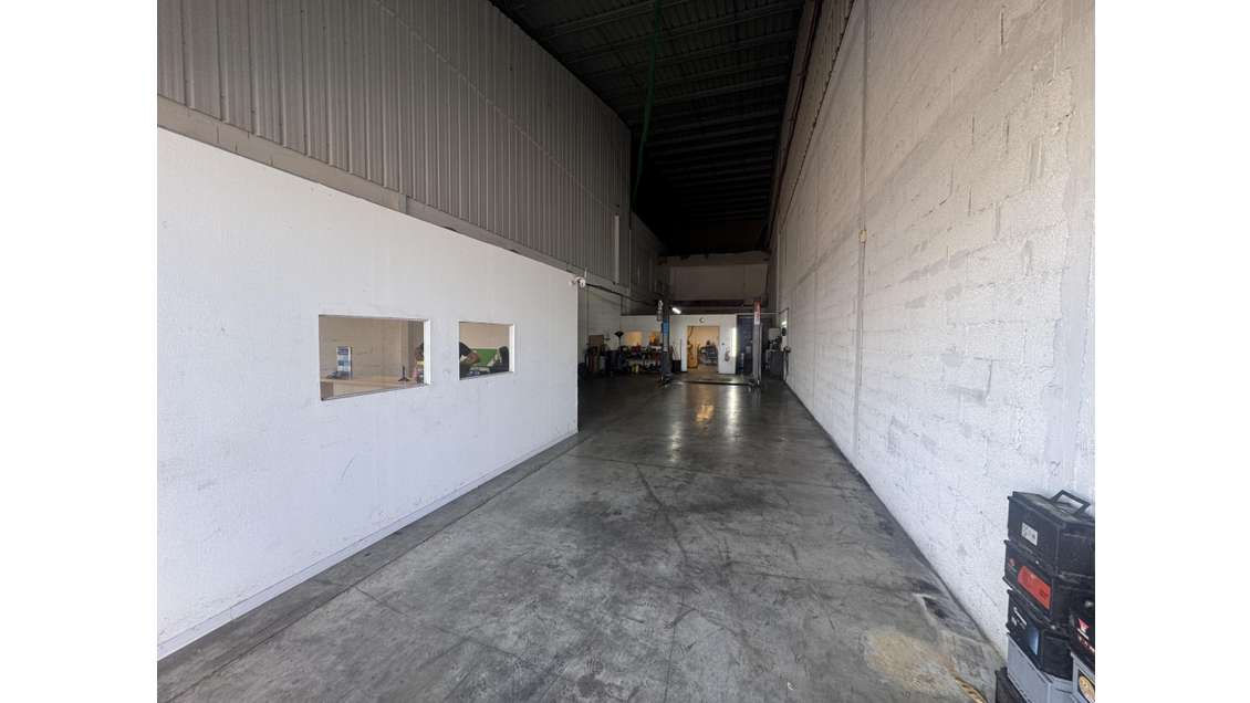 A louer dépôt à Baie-Mahault ZI Jarry Moudong