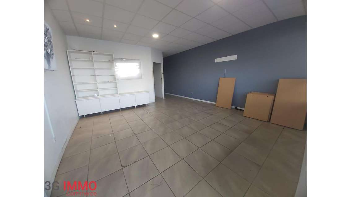 Location local commerce 125m² à Baie-Mahault Jarry