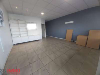 Location local commerce 125m² à Baie-Mahault Jarry