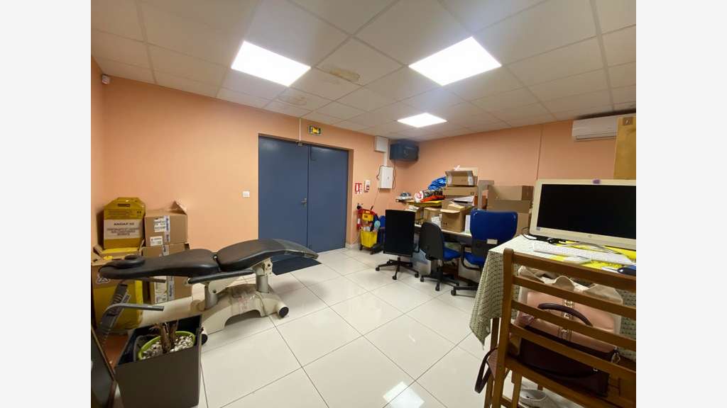 A louer local 112m² à Baie-Mahault Jarry