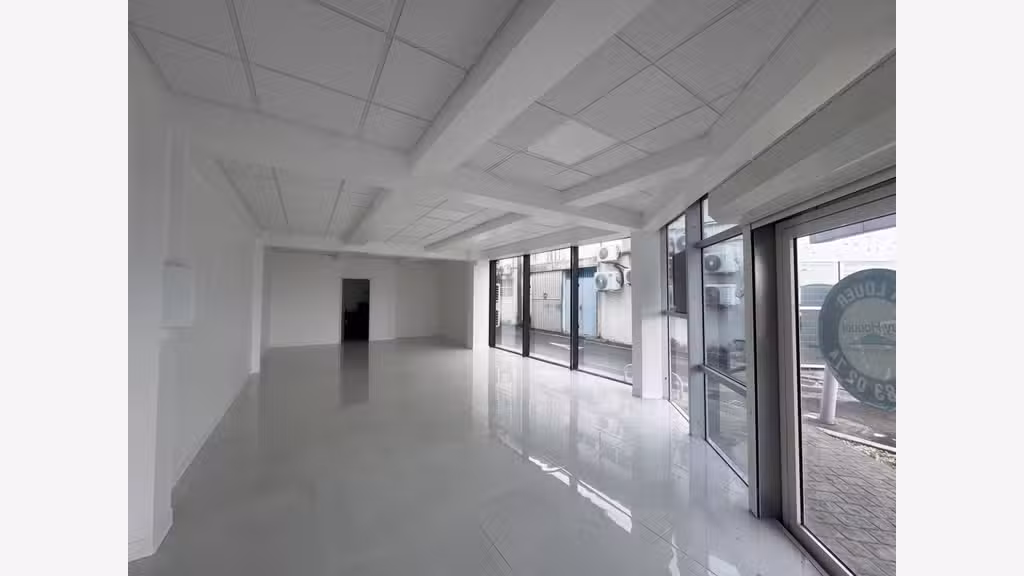 A louer bureau aménagé 65m² à Baie-Mahault Jarry 