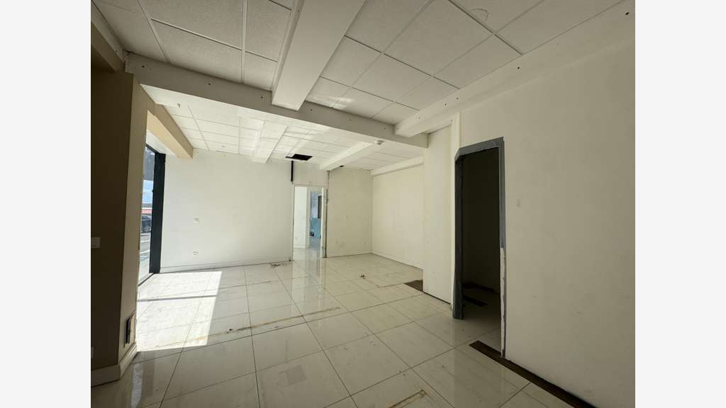 A louer bureau aménagé 65m² à Baie-Mahault Jarry