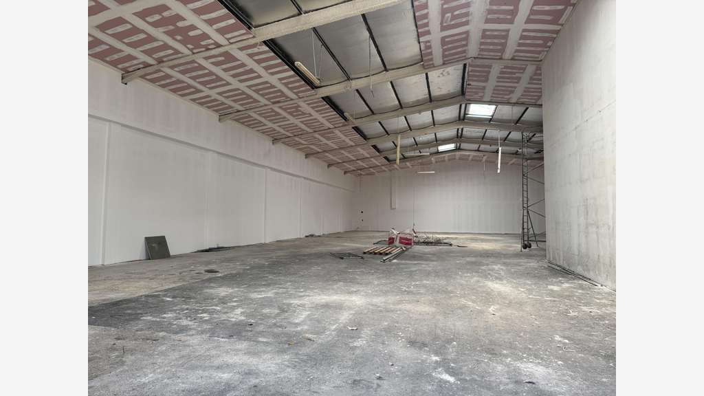 A louer dépôt lumineux 756m² à Jarry, Guadeloupe