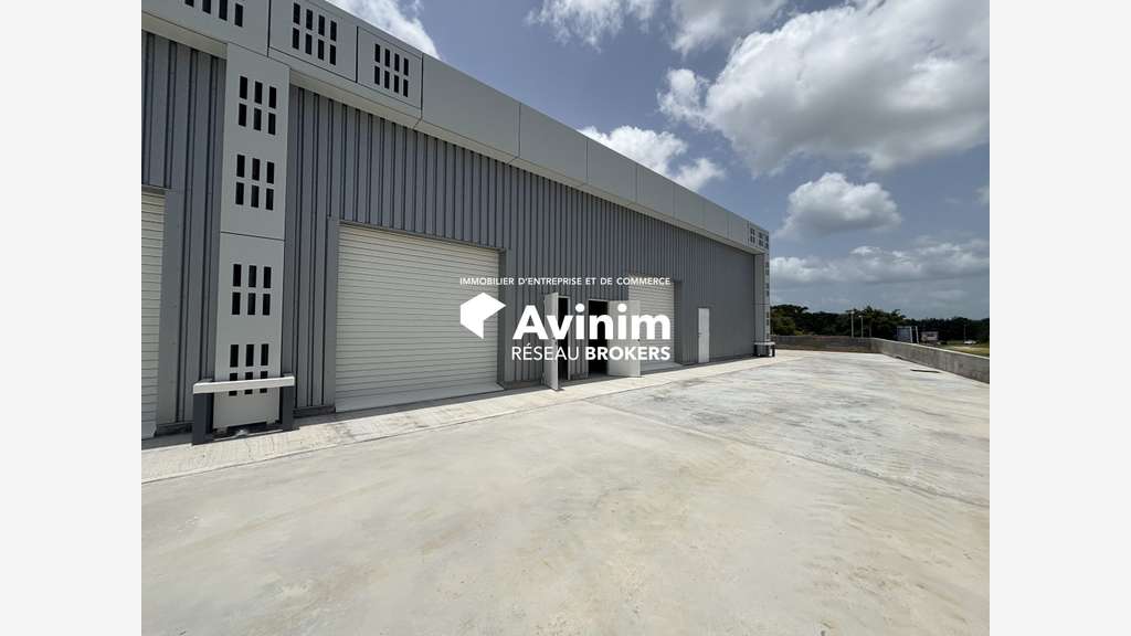 Bâtiment d'activités 720m² à louer à Baie-Mahault