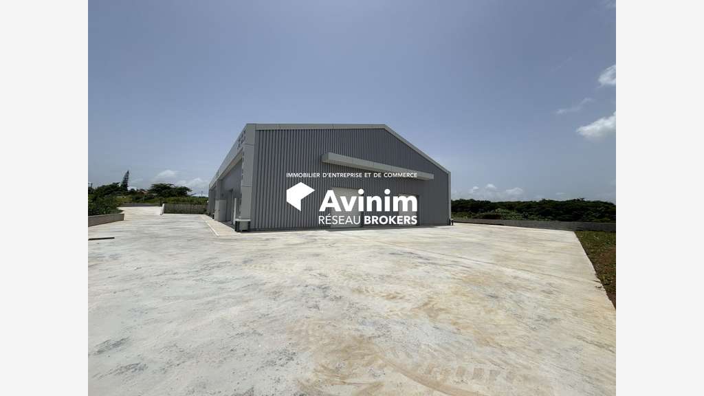 Bâtiment d'activités 720m² à louer à Baie-Mahault