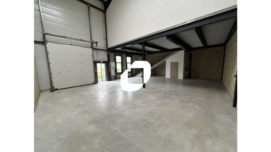 Situé idéalement à proximité immédiate de l'autoro