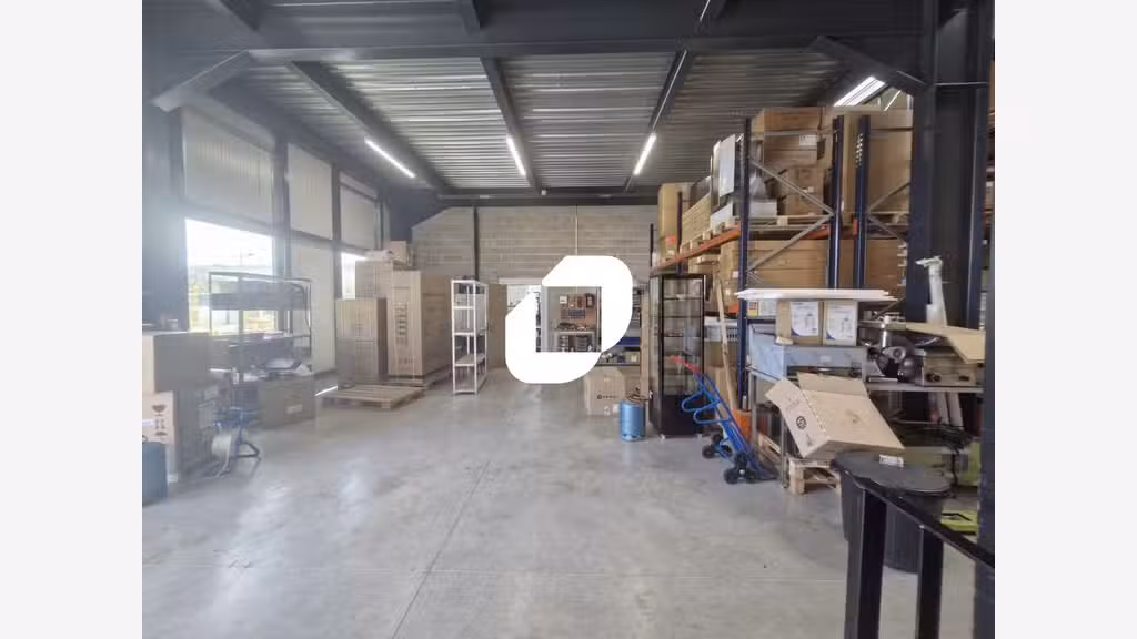 A proximité immédiate de la sortie A4 sur la commu