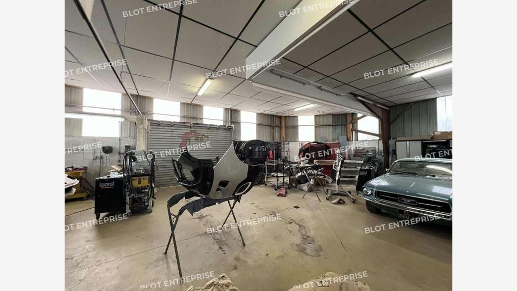 A louer local d'activités 580m² à Bain-de-Bretagne