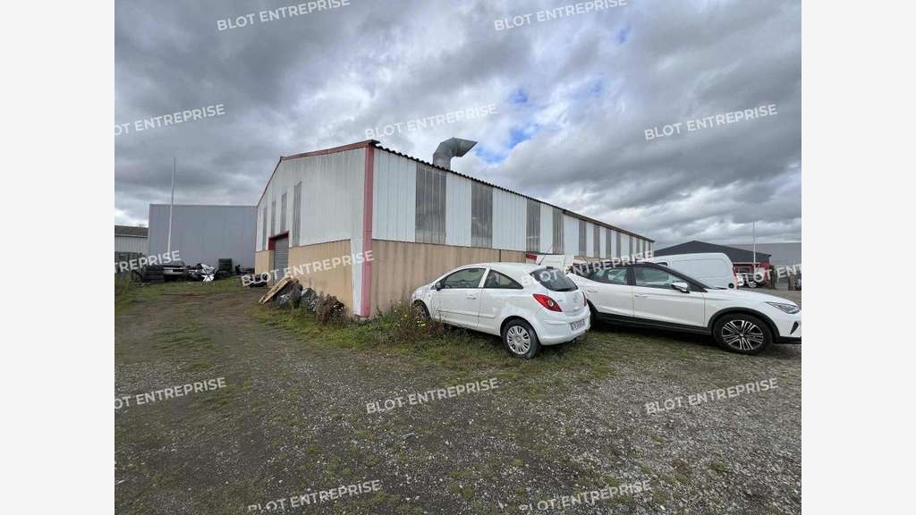 A louer local d'activités 580m² à Bain-de-Bretagne