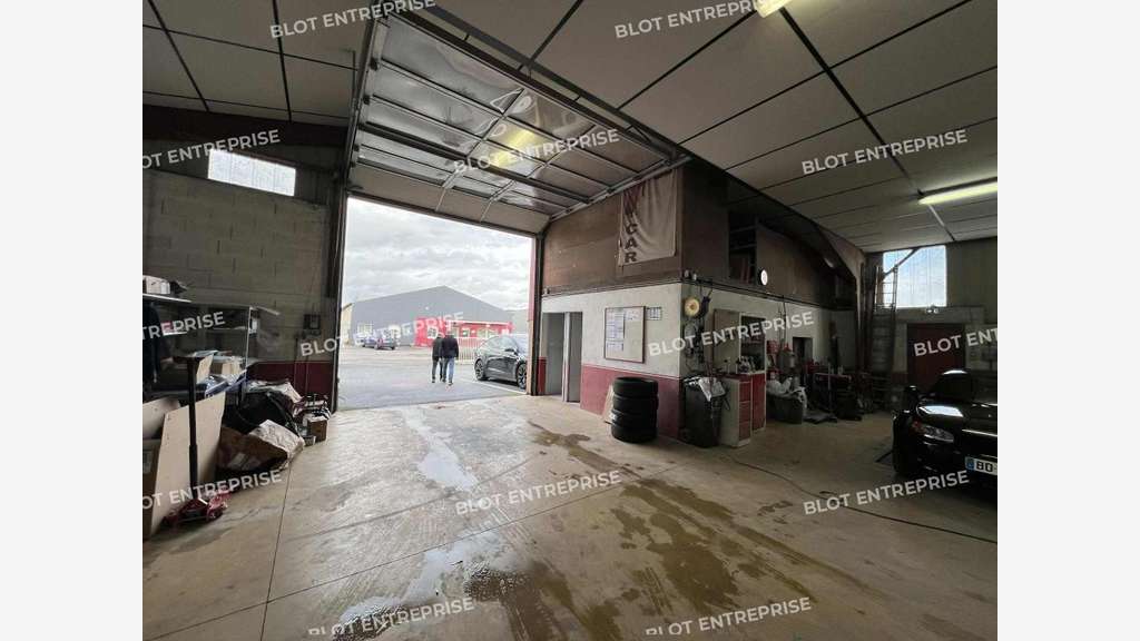 A louer local d'activités 580m² à Bain-de-Bretagne