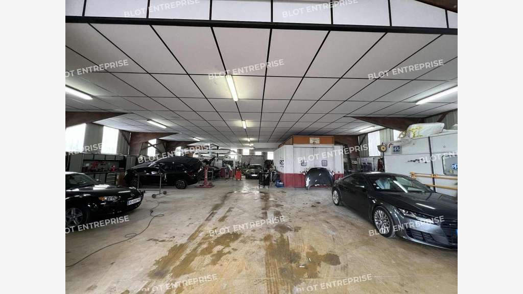 A louer local d'activités 580m² à Bain-de-Bretagne