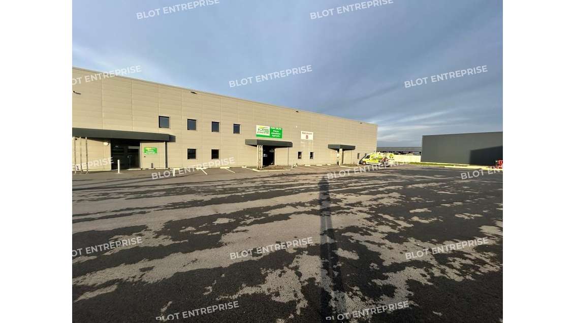 A louer bâtiment neuf 1200m² à Bain-de-Bretagne